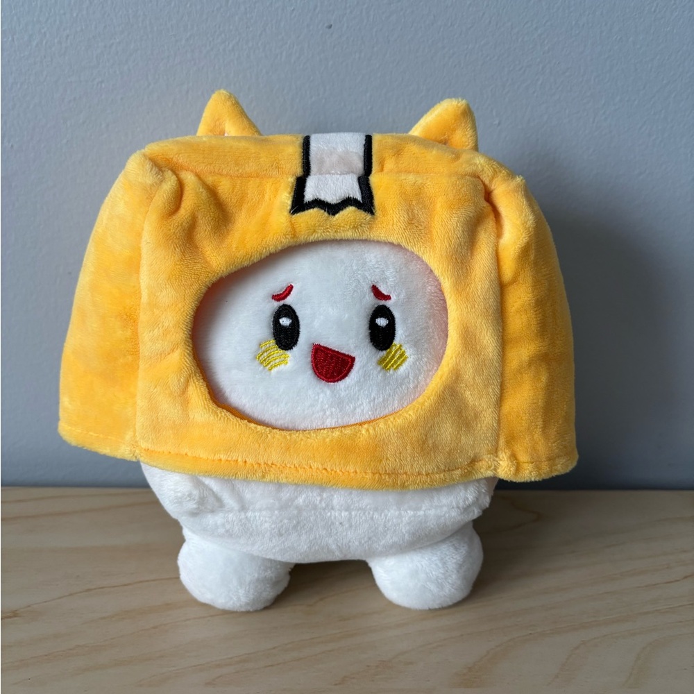 Lanky Box White Plush with 2 Removable Hats - Picture 9 of 10